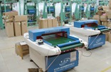 广州某龙服饰(织带)厂使用连新牌挂式检针机及输送式检针机