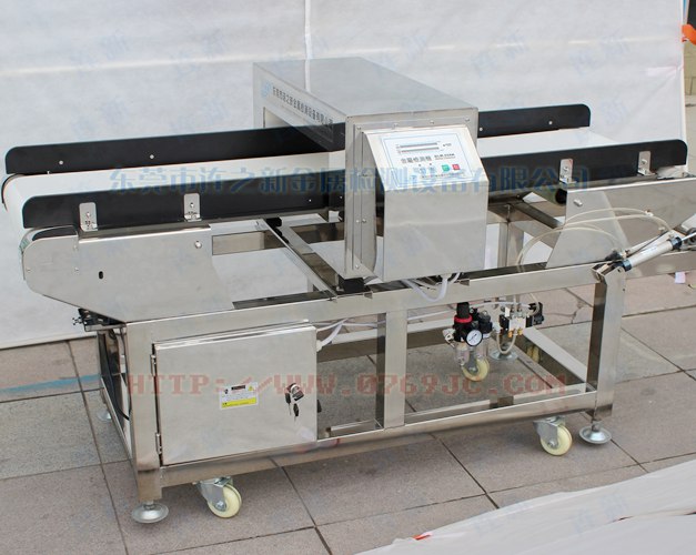 回收料带翻板排除机构金属探测机
